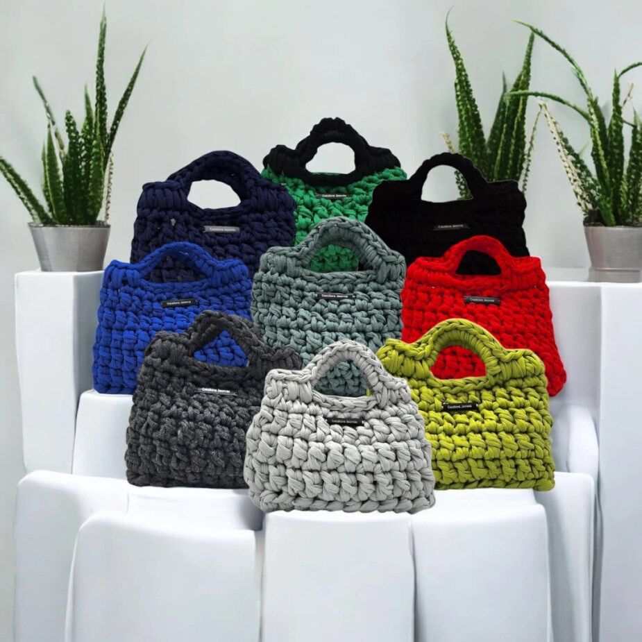 Ensemble de 9 Sac à main crochetés en trapilho de différentes couleurs